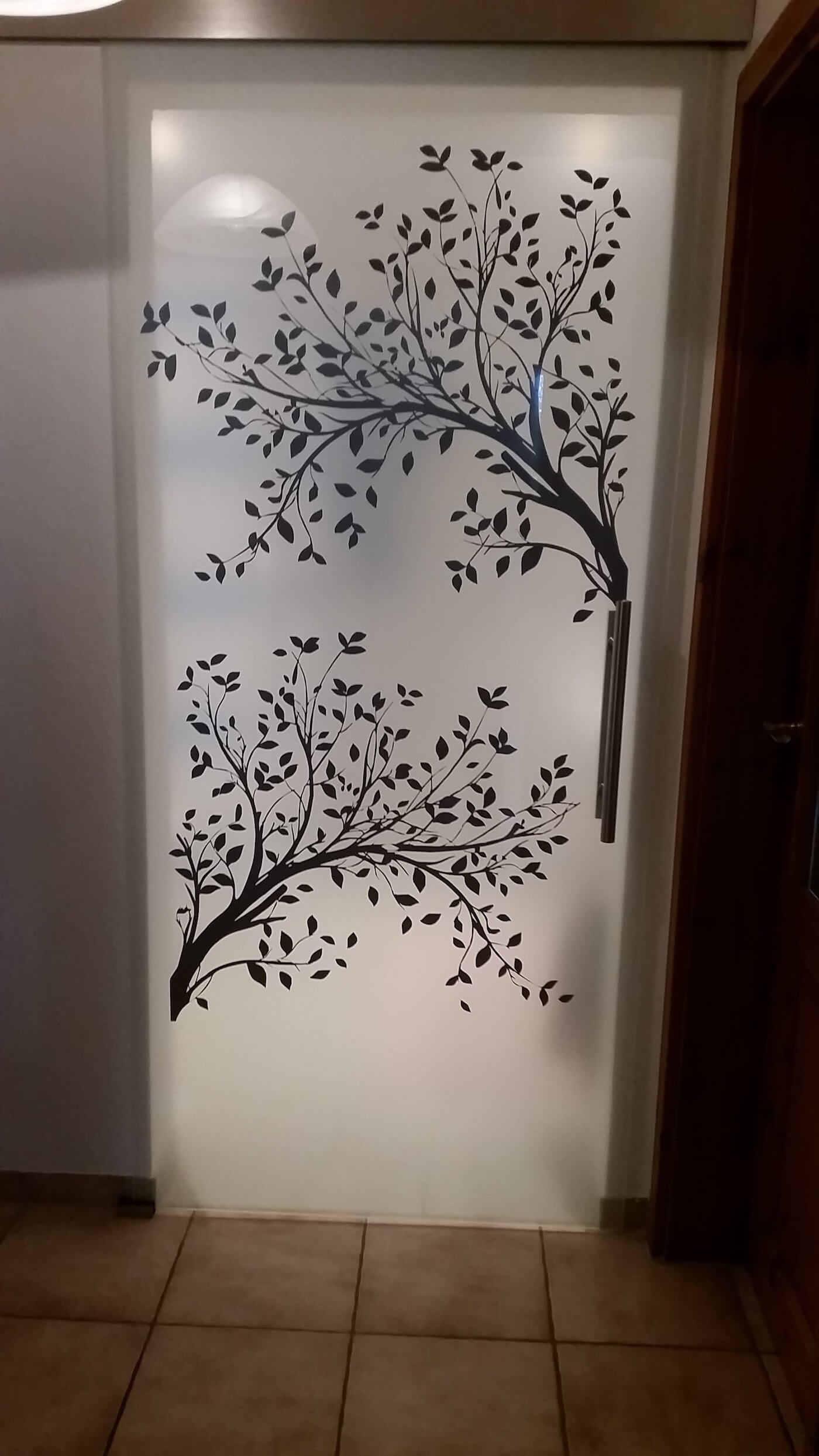 Satinieren und Glasbeklebung